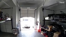 Il détruit sa Tesla en la rentrant dans le garage la porte ouverte