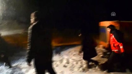 Nemrut Dağı'nda ayılara yem bırakmaya giderken mahsur kalan ekip kurtarıldı (3)