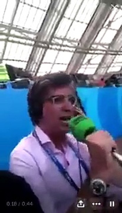 Meksika attı, spiker kendinden geçti