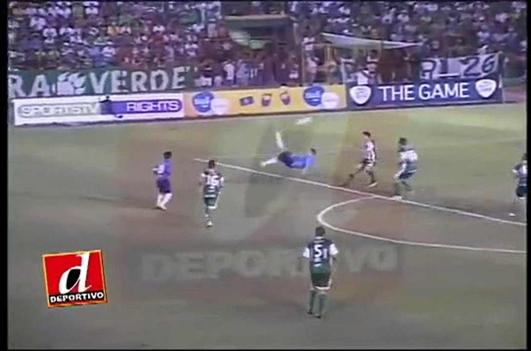 Ceza sahası dışından rövaşata!