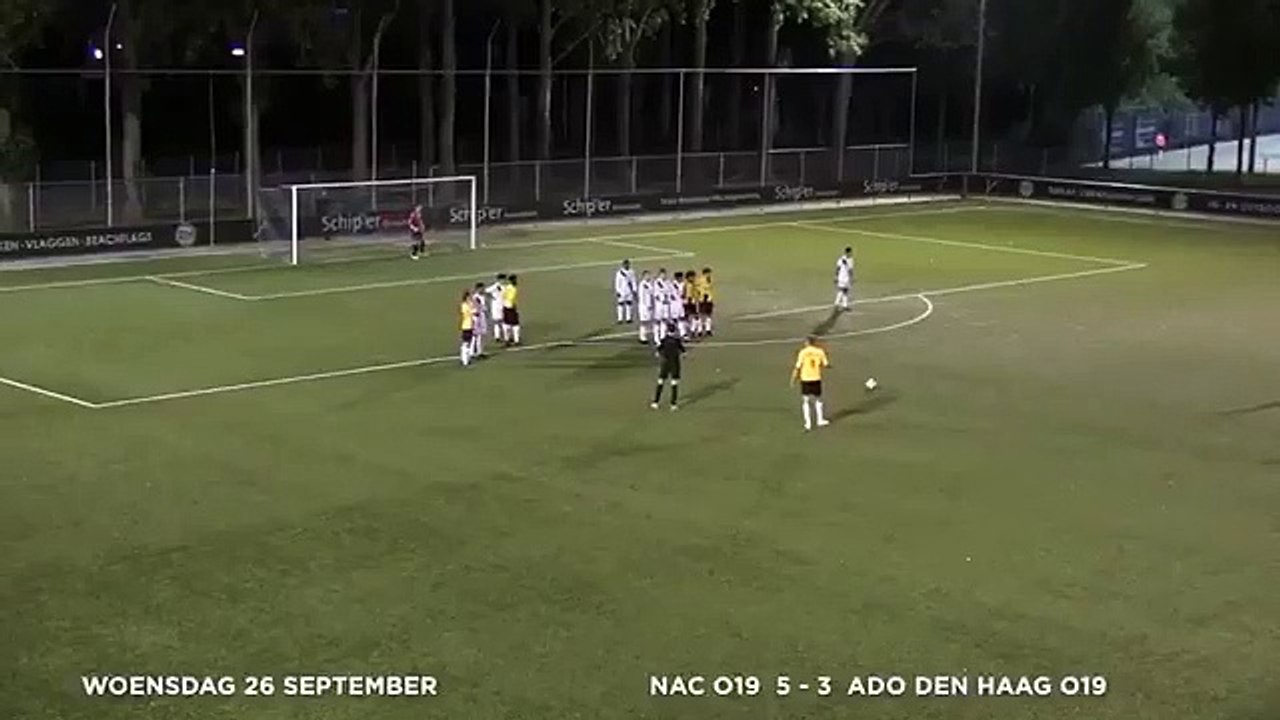 Pierre Van Hooijdonk'un NAC Breda U19 takımında oynayan oğlu Sydney Van Hooijdonk'un frikik golü