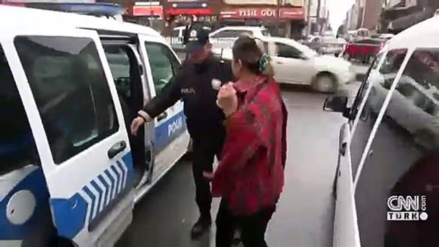 Eşini bıçaklayan kadın pişman olunca hastaneye götürdü