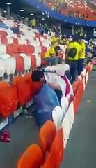 Japonlar, Kolombiya'yı yendikten sonra her zaman yaptıkları gibi yine tribünleri temizledi
