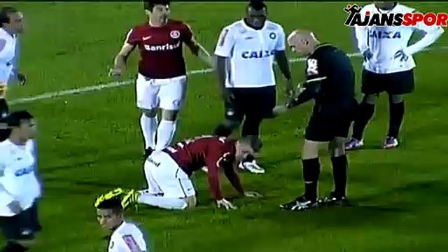 Hakeme çarptı neye uğradığını şaşırdı!