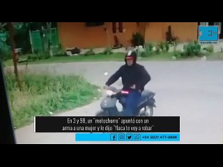 En 3 y 98, un "motochorro" apuntó con un arma a una mujer y le dijo "flaca te voy a robar"
