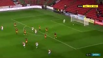 Slavia Prag forması giyen Fenerbahçe'nin eski futbolcusu Miroslav Stoch'un Dukla Prag'a attığı harika gol