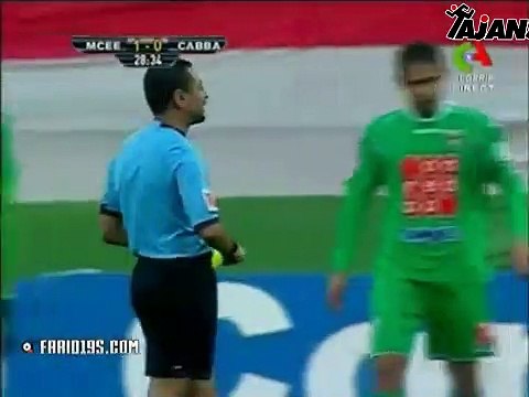 Sarı kart gördü, hakemi öptü!