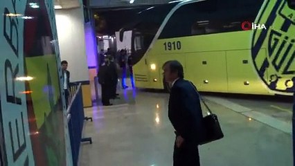 Cocu stadı terk etti