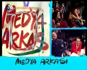 Kadın spiker gülme krizine girdi!