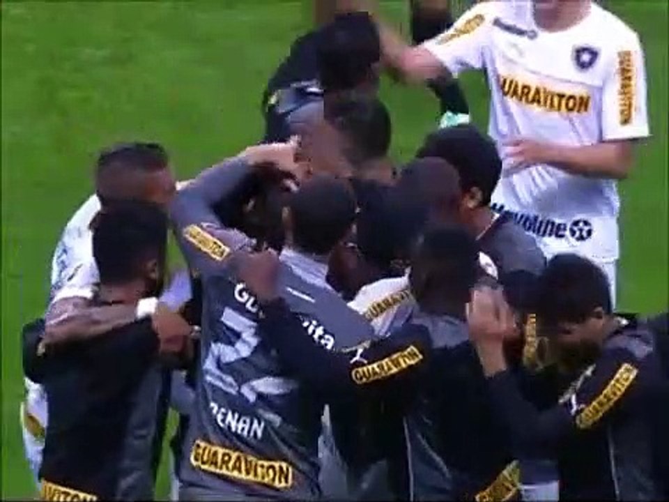 Seedorf yıllanmış şarap gibi! Harika bir gol...