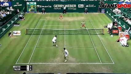 Falla topu arkadaşının kafasına nişanladı!