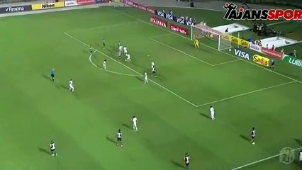 Kendi yarı sahasından kontratakla golünü attı!