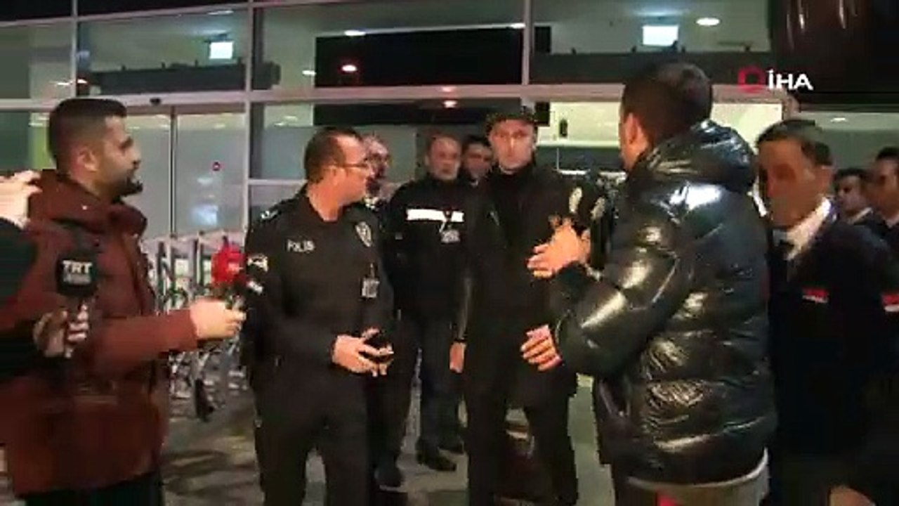 Burak Yılmaz, Beşiktaş'ın kampına katılmak için Antalya’ya geldi