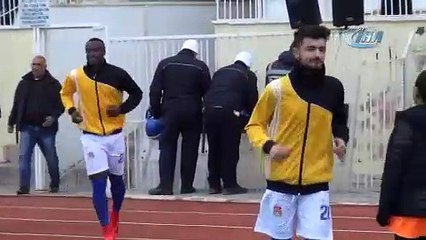 Nijeryalı futbolcudan Mehmetçik için asker selamı