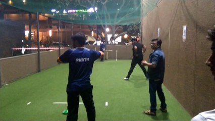 INDIAN STYLE OF BOX CRICKET : box Cricket