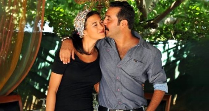 Ecem Özkaya ile boşanan oyuncu Mustafa Üstündağ Mekke'ye gitti