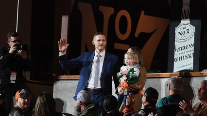 Corey Perry enjoys emotional return to Anaheim
