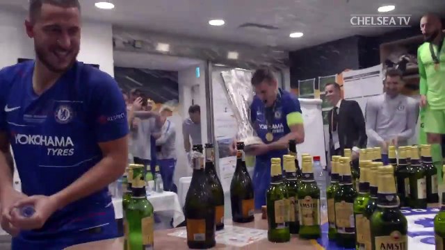UEFA şampiyonu Chelsea soyunma odasında coştu