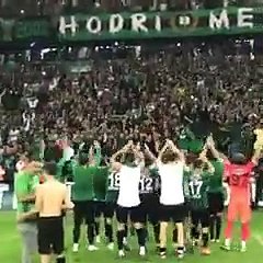 3te 3 yapan Kocaelisporlu futbolcular galibiyeti taraftarıyla birlikte kutladı