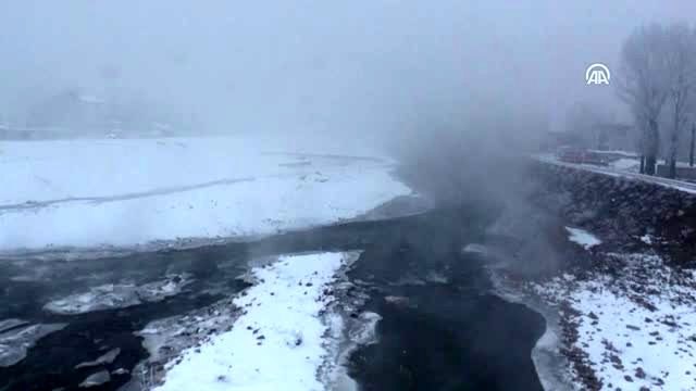 Murat Nehri buzla kaplandı