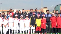 Kayserisporlu futbolcular Suriyeli çocuklarla maç yaptı