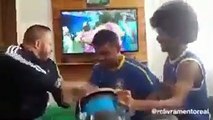 Brezilya'da görme ve işitme engelli bir Brezilyalı taraftara maçı yaşatan güzel yürekli yardımseverler