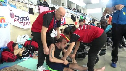 Oğluna hem annelik hem antrenörlük yapıyor