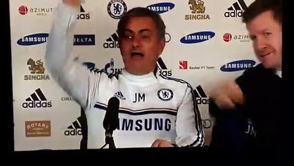 Jose Mourinho ayağa kalktı ve...