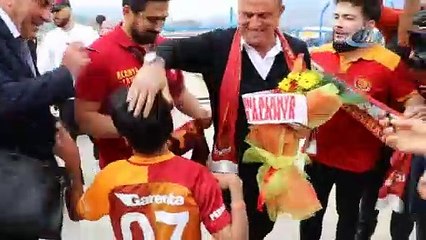 Galatasaray, Antalya'da coşkuyla karşılandı