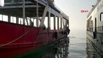 Çanakkale boğazı'nda balıkçı teknesi, feribota çarptı