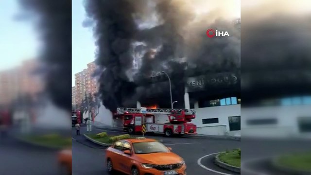 Başakşehir'de özel bir okulun alt katındaki dükkanda yangın çıktı