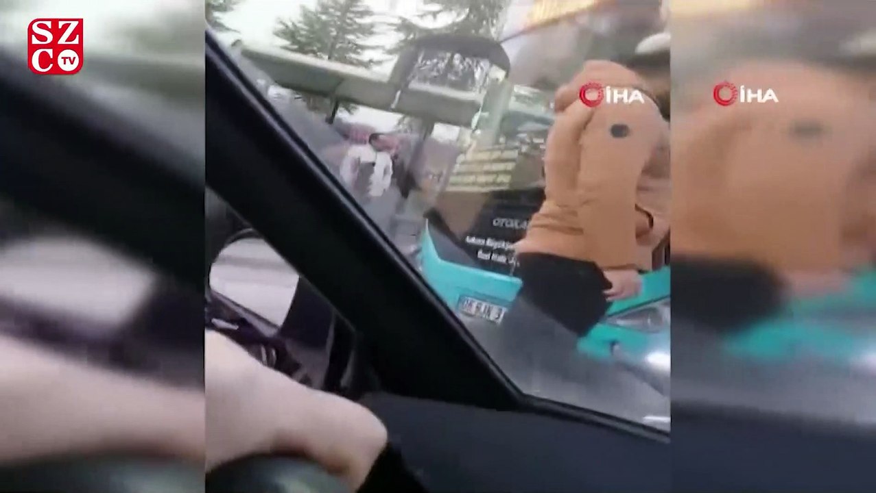 Tekerlekli sandalyesiyle halk otobüsünün önünü kesti