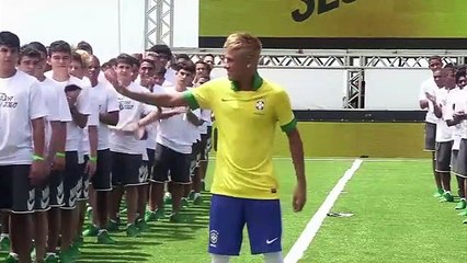 Neymar yeni Brezilya formasını tanıttı!