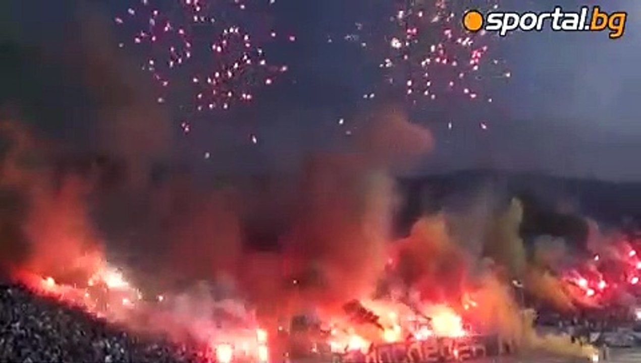 Taraftar çıldırdı, tribünü ateşe verdi!