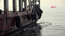Çanakkale boğazı'nda balıkçı teknesi, feribota çarptı-5
