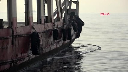 Çanakkale boğazı'nda balıkçı teknesi, feribota çarptı-5