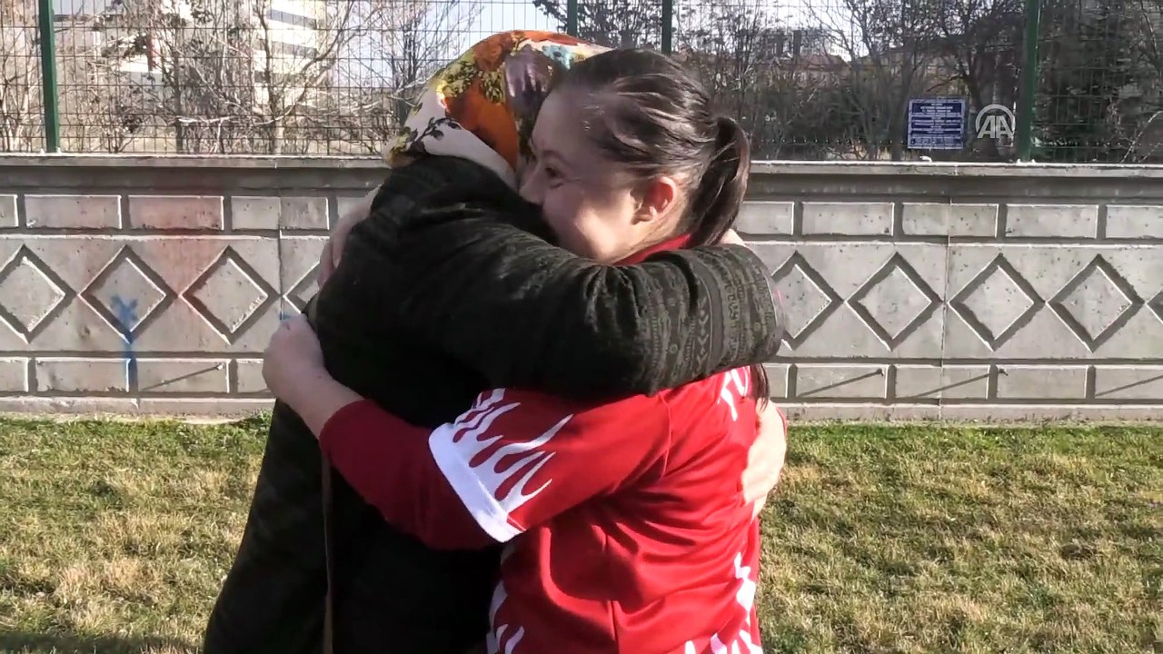Özel sporcuların "Hanife anne"si