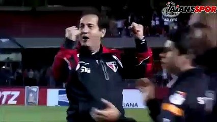 Jadson önüne aldı harika vurdu! Kaleci çaresiz...