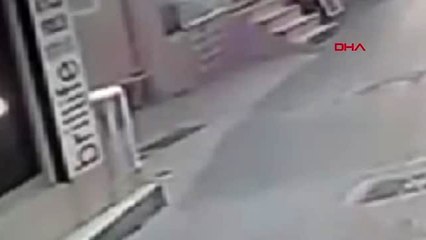 Bursa kontrolsüz şekilde yokuş aşağı giden bebek arabasını durduran genç faciayı önledi