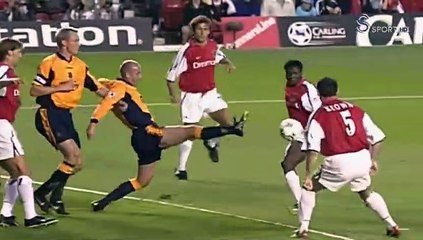 Arsenal'in eski yıldızı Lauren artık boksla ilgileniyor