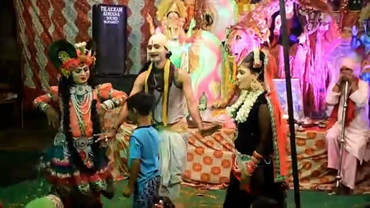 काला काला कहे गुजरी _ आप भी हो जायेंगे नाचने पर मज(360P)