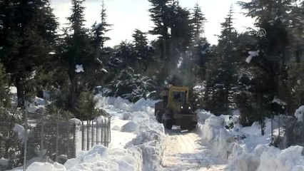 Kar nedeniyle evinde mahsur kalan felçli hasta hastaneye ulaştırıldı