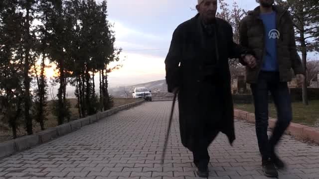 TÜRKİYE'NİN YAŞAYAN İNSAN HAZİNELERİ - Tahsin usta 65 yıl boyunca Ahlat taşına şekil verdi