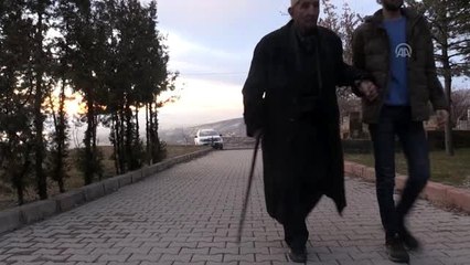 TÜRKİYE'NİN YAŞAYAN İNSAN HAZİNELERİ - Tahsin usta 65 yıl boyunca Ahlat taşına şekil verdi