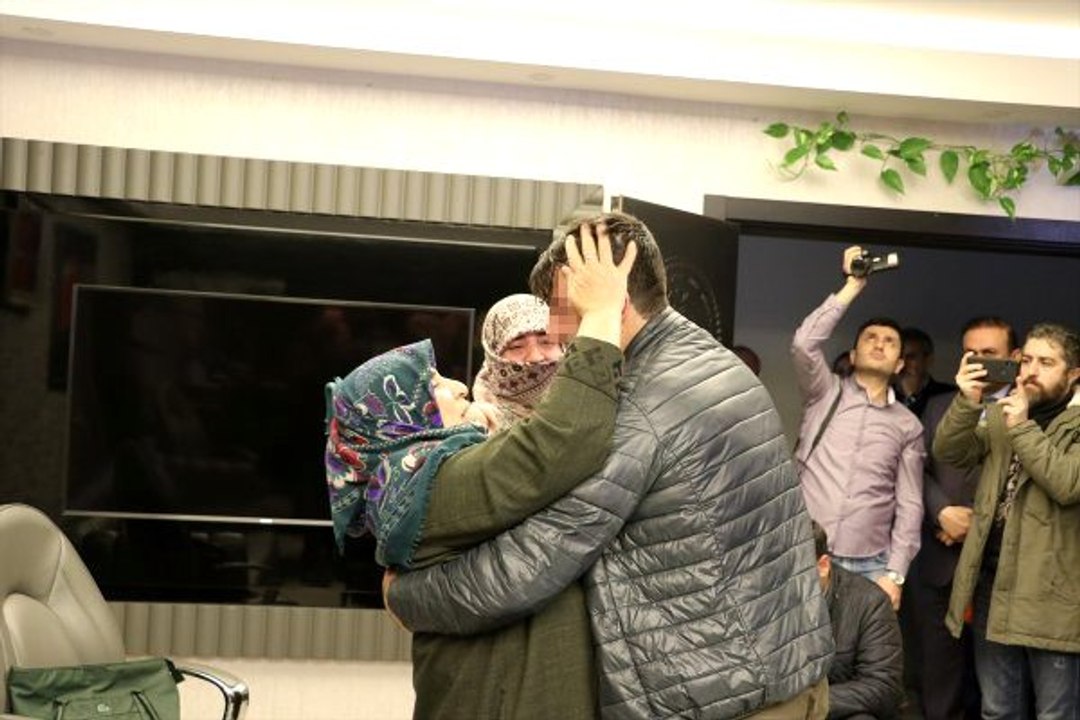Babaanne, terör örgütü PKK'dan kurtarılan torununa kavuşunca büyük sevinç yaşadı