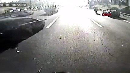 TEM'deki trafik kazası güvenlik kamerasında