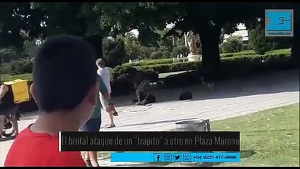 Feroz ataque de un "trapito" a otro en plena Plaza Moreno