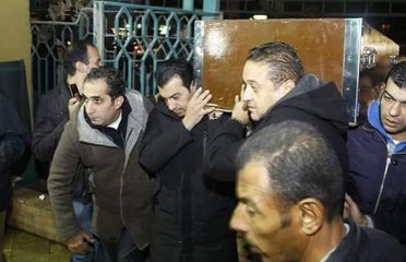 لقطات مؤثرة من جنازة والد إيهاب توفيق