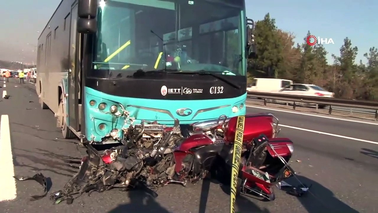 Ümraniye TEM Otoyolu Mevkiinde Trafik Kazası; 2 Kişi Hayatını Kaybetti