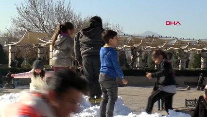 İzmir konak meydanı'nda kar sürprizi
